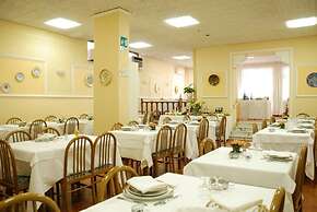 Hotel Iris Crillon