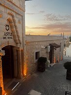 Castle Cave Hotel