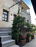 Castle Cave Hotel