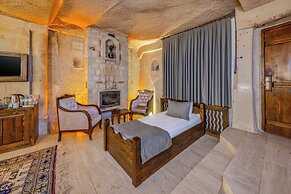 Castle Cave Hotel