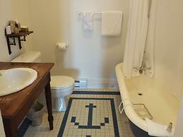 Homeport Historic Bed & Breakfast/Inn c 1858
