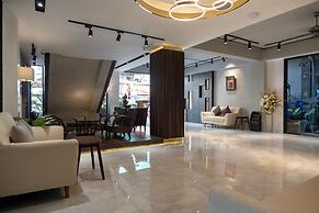 King Grand Boutique Hotel