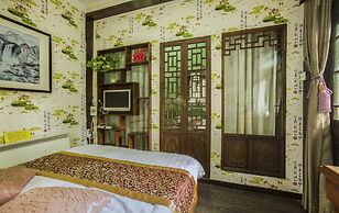 Hill Lily Courtyard