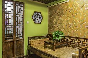 Hill Lily Courtyard