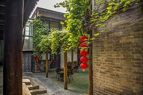 Hill Lily Courtyard