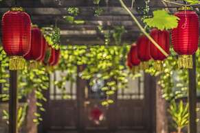 Hill Lily Courtyard