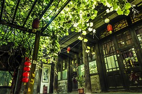 Hill Lily Courtyard