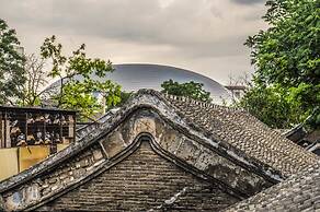 Hill Lily Courtyard
