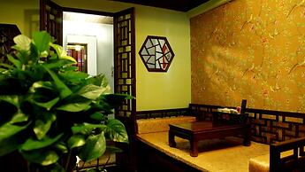 Hill Lily Courtyard