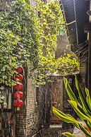 Hill Lily Courtyard