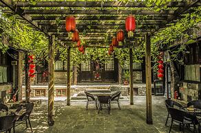 Hill Lily Courtyard