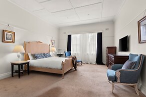 The Robertson Hotel