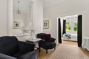 The Robertson Hotel