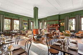 The Robertson Hotel