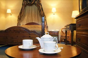 The Bear Hotel, Crickhowell