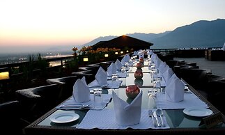 Taj Dal View Srinagar