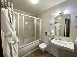 Amaks City Hotel
