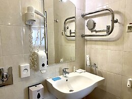 Amaks City Hotel
