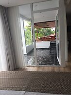 Aristocrat Hotel