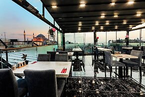 Aristocrat Hotel
