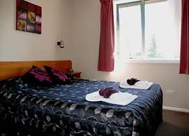The Chalets Motel