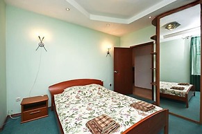Moscow Kremlin Deluxe Apartment