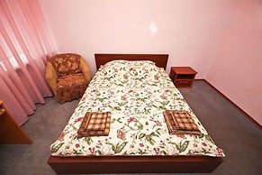Moscow Kremlin Deluxe Apartment