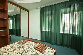 Moscow Kremlin Deluxe Apartment