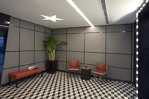 Hotel 81 Premier Hollywood