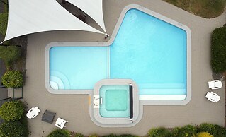 Suncourt Hotel & Conference Centre