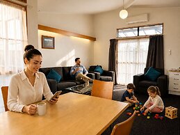 Teal Motor Lodge