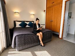 Teal Motor Lodge