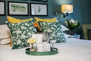 Hogarths Hotel