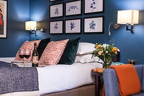 Hogarths Hotel