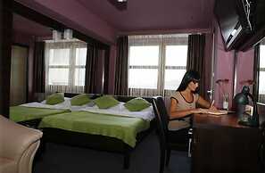 Sunny Hotel