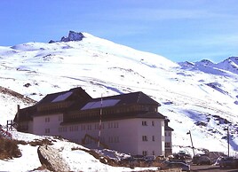 Albergue Inturjoven Sierra Nevada - Hostel