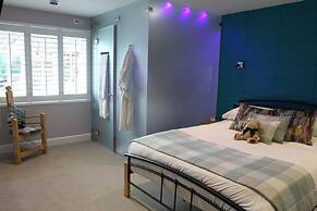 Salty Monk Hotel