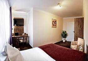 Hotel Famosa
