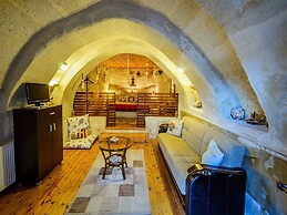 Adanos Konuk Evi