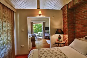 Tranquilla River Lodge - Adults Only