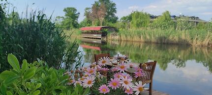 Tranquilla River Lodge - Adults Only