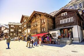 Alpine Lodge