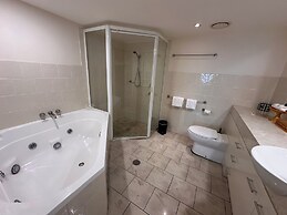 Riverside Apartments & Hotel Ballina