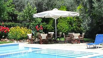 Palirria Hotel & Studios