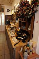 Hotel Asiris