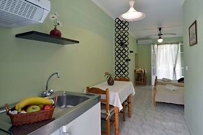 Damaskis Studios a Small Complex in Kassiopi