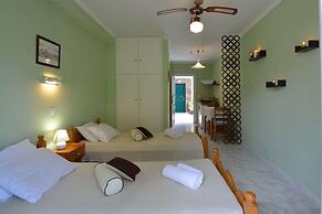 Damaskis Studios a Small Complex in Kassiopi