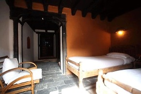 Gaun Ghar