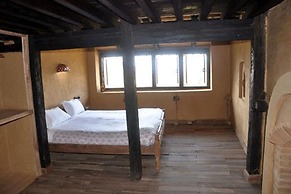 Gaun Ghar