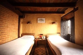 Gaun Ghar